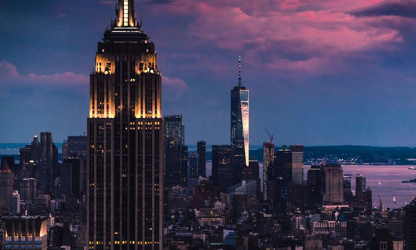 L'Empire State Building sopra i tetti di Midtown