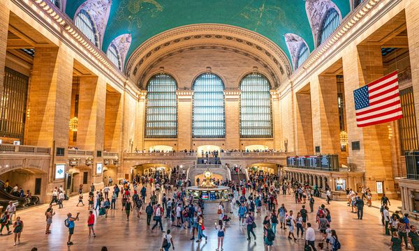 Haupthalle von Grand Central Terminal, daneben liegt der Eingang zu SUMMIT
